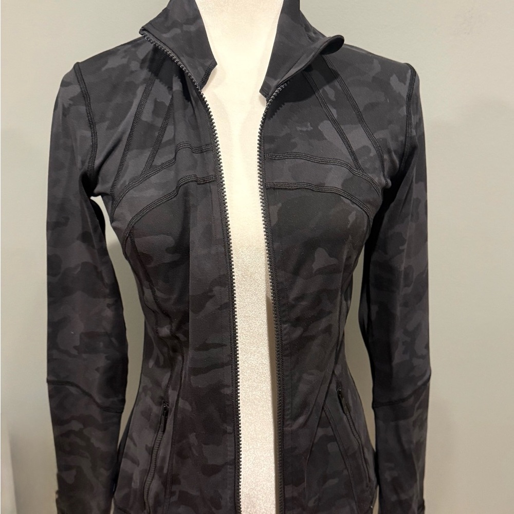 *PRE-OWNED* lululemon athletica Size 6 Define Jacket Nulu - Picture 8 of 13